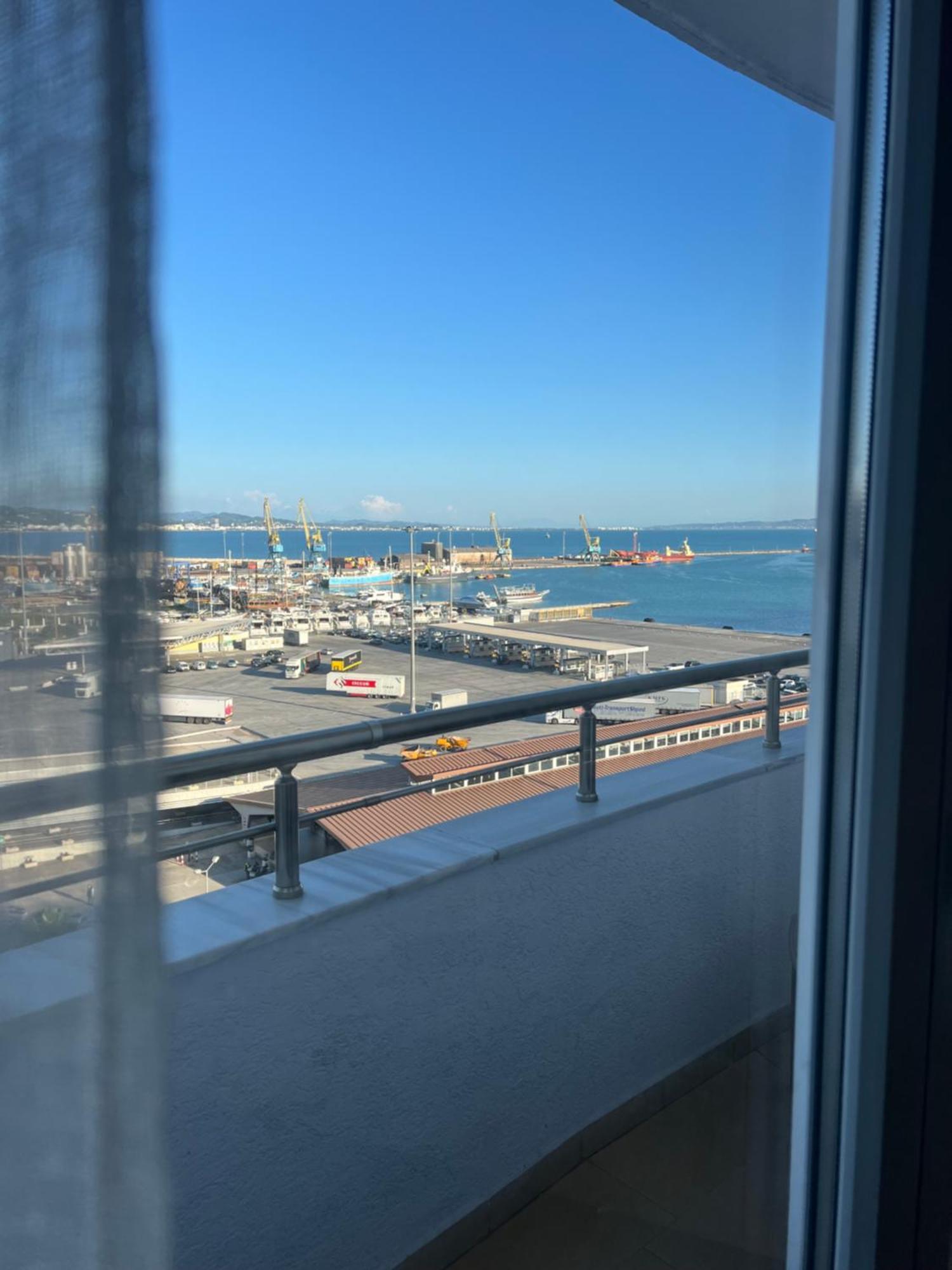 Port View Apartment 2 Durres Bagian luar foto